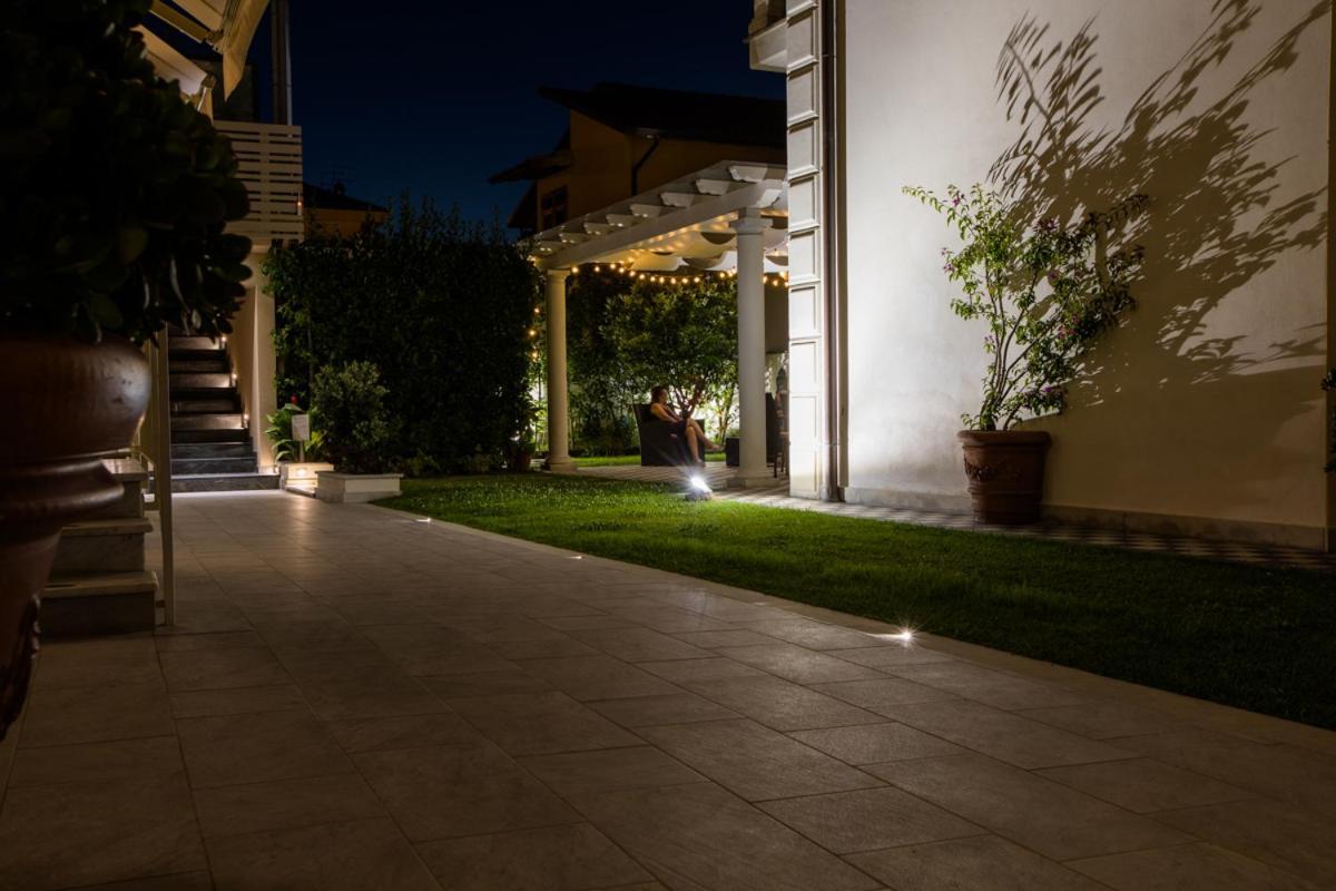 Residence Stella Marina di Massa Buitenkant foto
